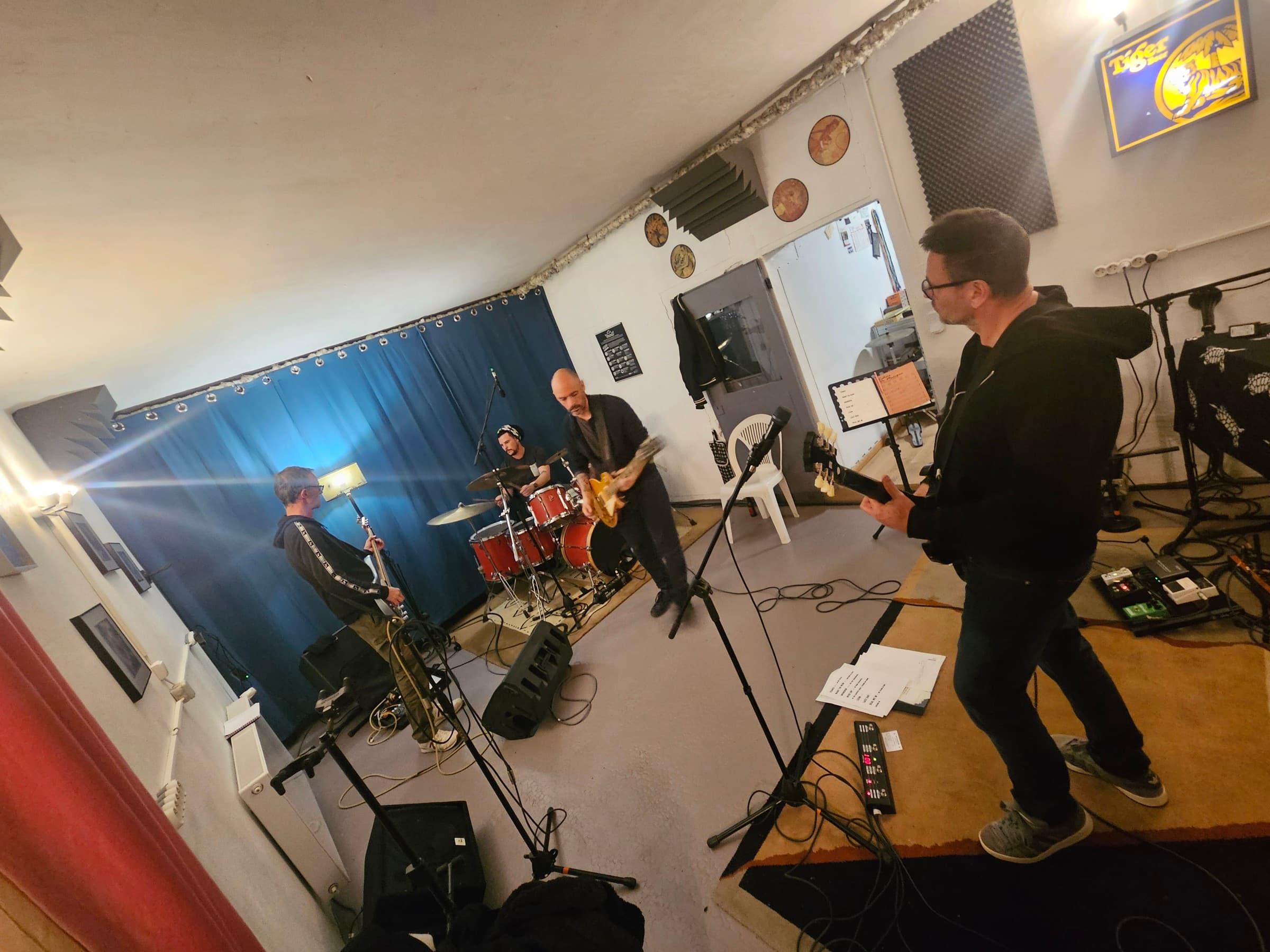 Le groupe Black Waffle en répétition dans le local de Rotormusik à Carpentras